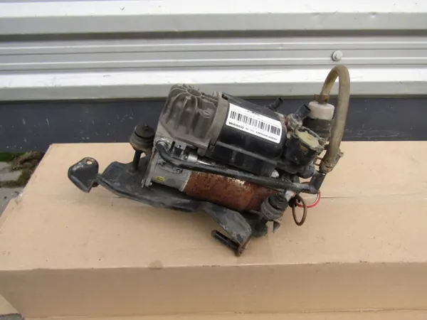 Mercedes W211 Airmatic Kompressor OEM WABCO - Begagnad image 2