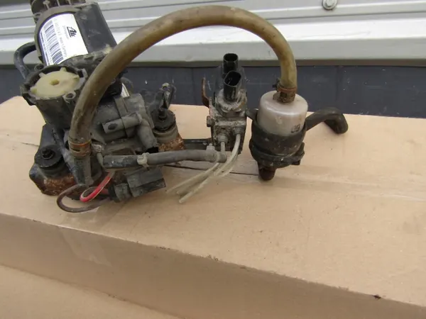 Mercedes W211 Airmatic Kompressor OEM WABCO - Begagnad image 4