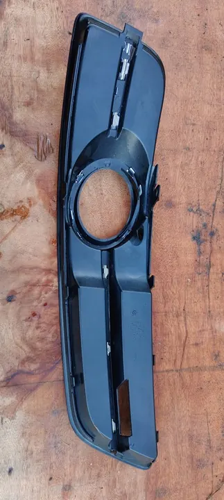 Grille de phare antibrouillard droite Audi A3 8P Lift 8P0807682J image 6