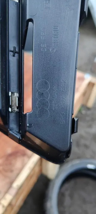 Grille de phare antibrouillard droite Audi A3 8P Lift 8P0807682J image 8