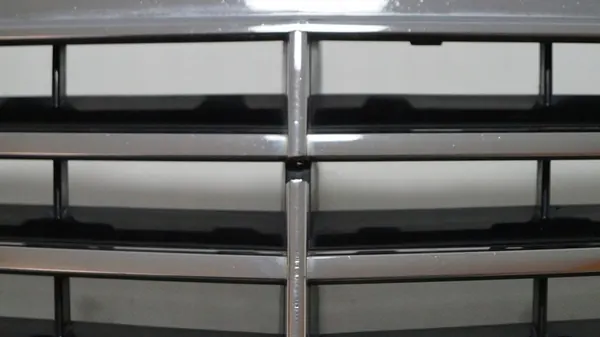 Griglia anteriore Mercedes-Benz E-Class W211 2006-2008 A2118801783 image 4