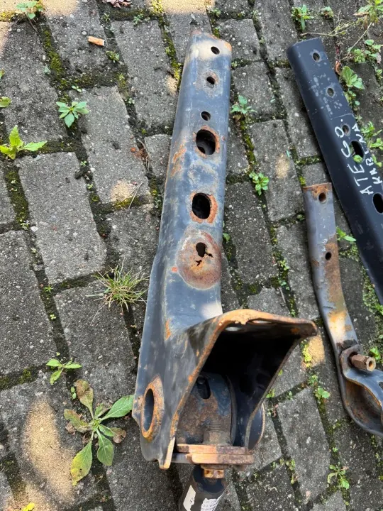 Mercedes Atego ohjaamon kallistusjousituki OEM Käytetty image 3