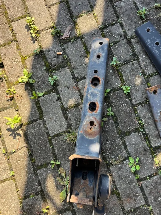 Mercedes Atego ohjaamon kallistusjousituki OEM Käytetty image 4