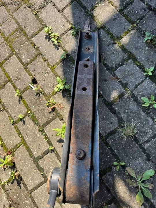 Mercedes Atego ohjaamon kallistusjousituki OEM Käytetty image 5