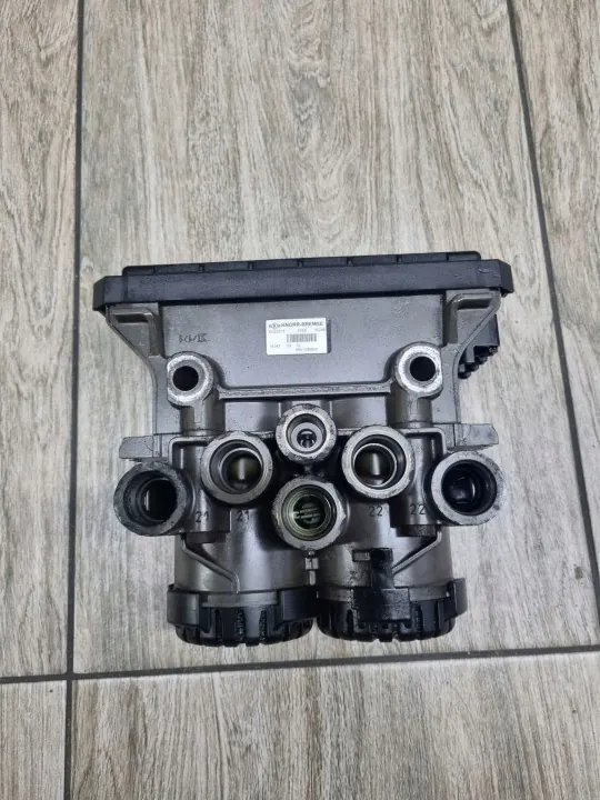 Soupape EBS arrière OEM 5801290650 K023213 camions image 2