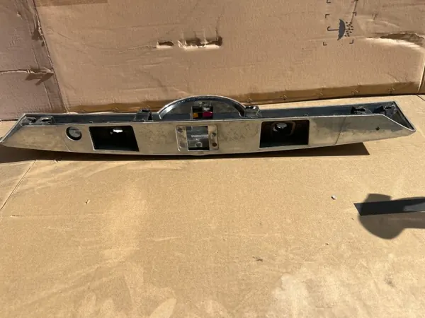 OEM 15915685 Moldura Cromada Portón Cadillac Escalade image 3