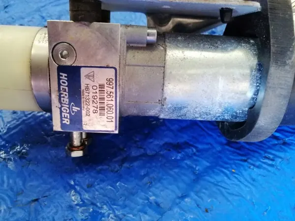 Porsche 911 997 dakpomp OEM 99756106001 image 3