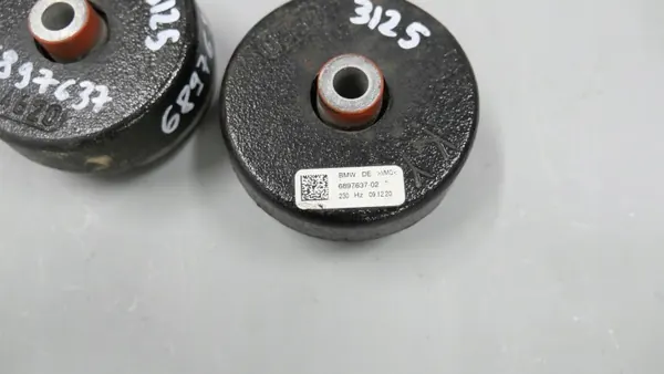 BMW F40 achterbalk trillingsdemper OEM 6897637 image 3