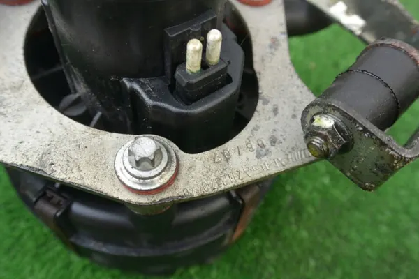 Pompe à air secondaire OEM A0001404285 Mercedes W211 image 5