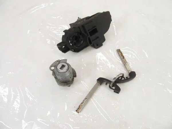 OEM wkładka zamka lewy przód BMW 5 F10 F11 image 2