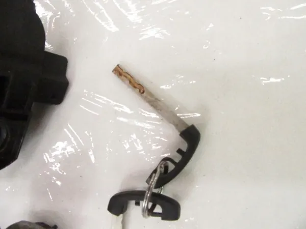OEM wkładka zamka lewy przód BMW 5 F10 F11 image 3