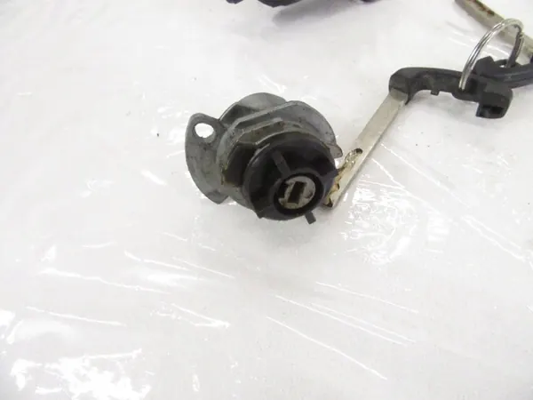 OEM wkładka zamka lewy przód BMW 5 F10 F11 image 6