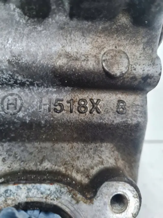 Volvo XC70 Motorhuvud OEM H518X - Begagnad image 10