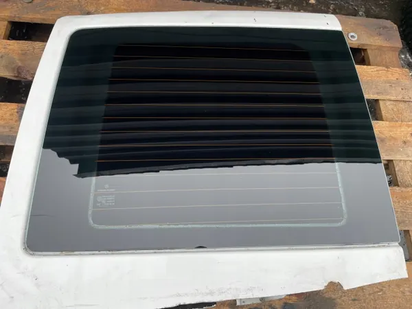 Vidro traseiro esquerdo corrediço aquecido OEM E9 43R-000016 image 2