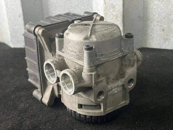 Modulateur EBS Essieu Avant DAF XF 106 2047120 image 3
