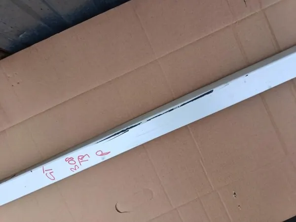 Peugeot 308 II GT Zijstootstrip rechts OEM 9806944677 image 3