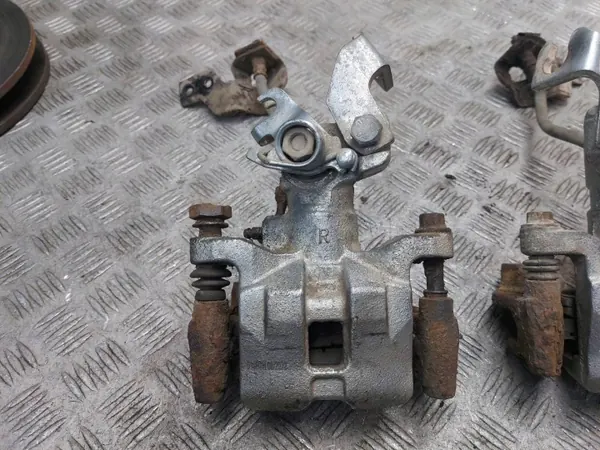 Gebrauchte Hintere Bremsscheiben & Bremszangen Mazda 6 2.0 16V image 8