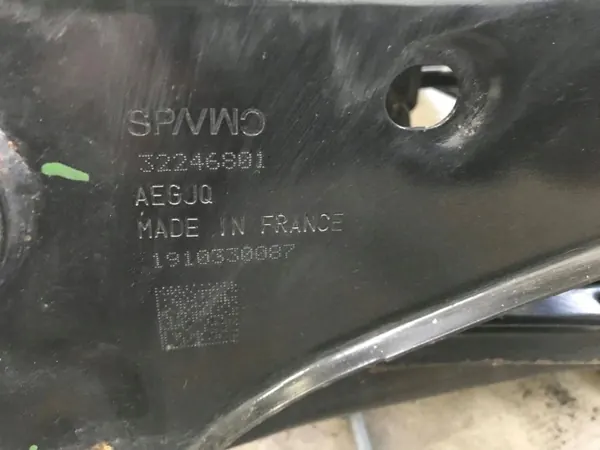Viga suspensión trasera Volvo XC40 OEM 32246801 image 3