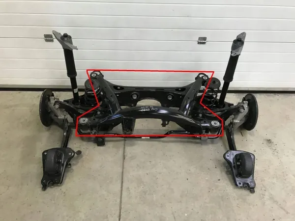 Viga suspensión trasera Volvo XC40 OEM 32246801 image 4