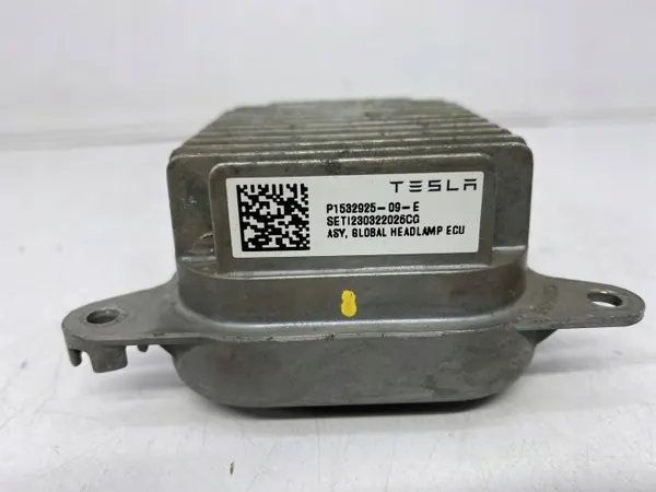 Tesla LED-muuntajamoduuli OEM 1532925-09-E image 3