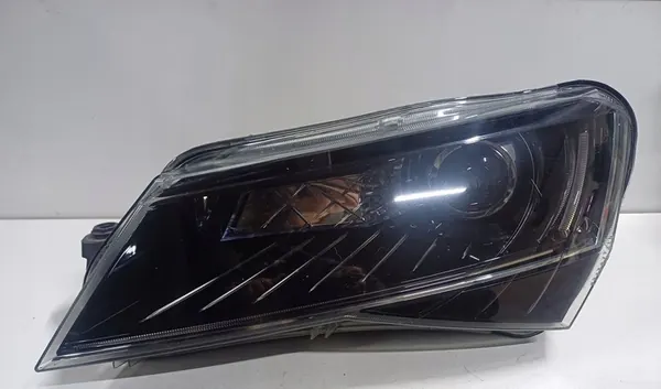 Linker Scheinwerfer SKODA SUPERB III image 3
