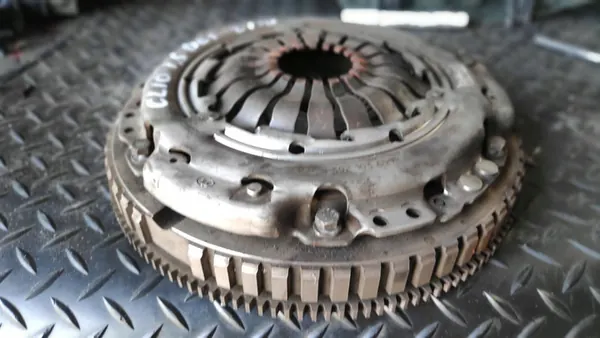 Kytkinlevy 1.5 DCI Renault Clio IV image 5