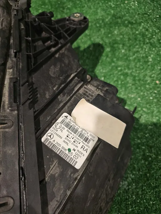 MERCEDES C-KLASSE W205 RECHTER VOORLICHT A2059066502 image 6