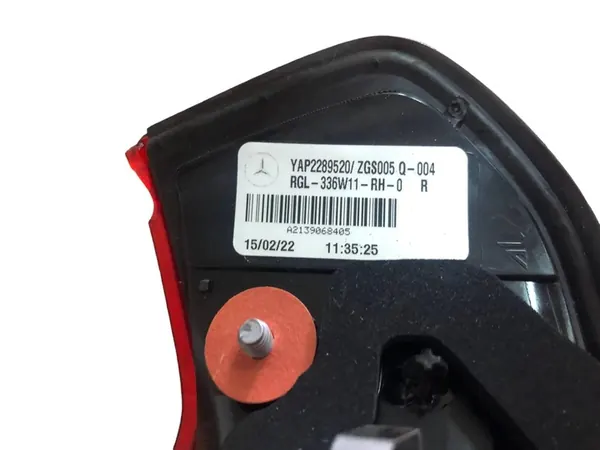 Rechter achterkleplamp Mercedes W213 2139068405 image 2