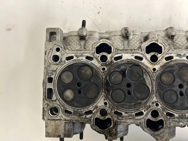 Cabeça de cilindro usada OEM 22111-2A200 para Hyundai/Kia 1.6 CRDI image 7