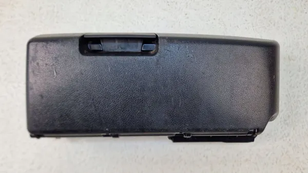 Mercedes C W204 linke Sitzheberabdeckung OEM A2048100204 image 3