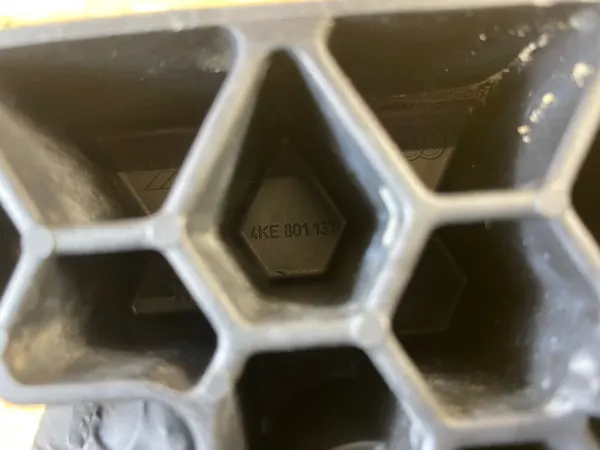 Audi OE Förstärkning OEM 4KE801137 - Begagnad image 10