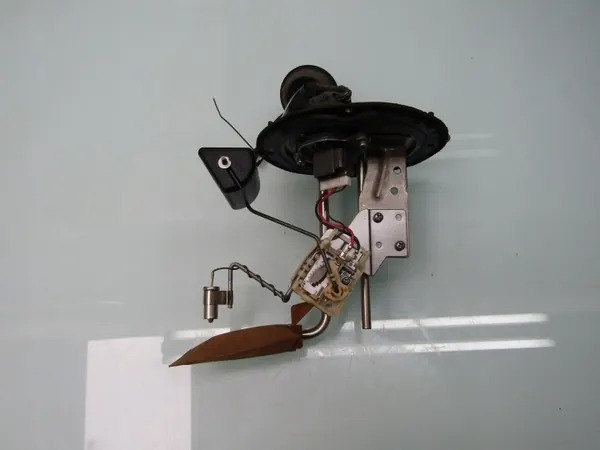 Bränslenivåsensor OEM COROLLA E11 KOMBI 2.0 D4D image 3
