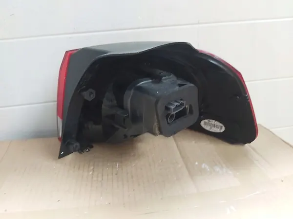 Luz trasera izquierda VW Golf VI 09- 5K0945095N image 2