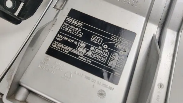 Mercedes bränslelock OEM A4477503700 - Begagnad image 7