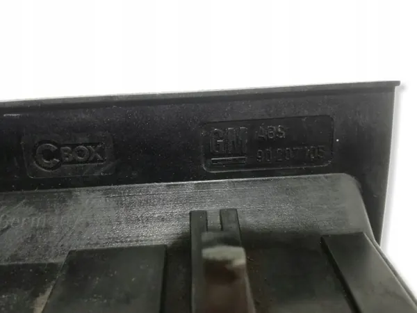 Opel Kadett E Kassettfack OEM 90207105 image 3