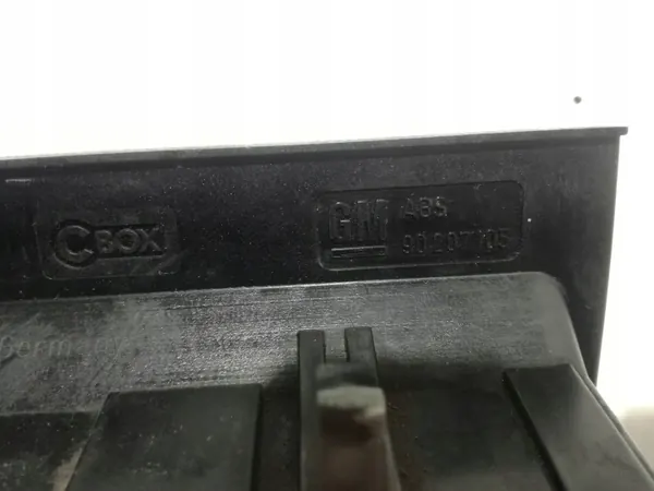 Opel Kadett E Kassettfack OEM 90207105 image 4
