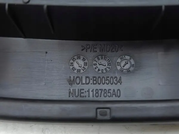Citroen C4 III e-C4 2021 Keskikonsolin Päällys OEM B005034 image 10