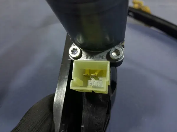 Regulador de janela dianteira esquerda SKODA OCTAVIA III 5E0837461B image 3