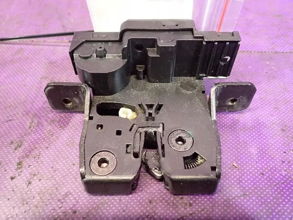 Nissan Micra K12 02-07 Bagagelås 90502AV70A image 2