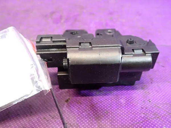 Nissan Micra K12 02-07 Bagagelås 90502AV70A image 3