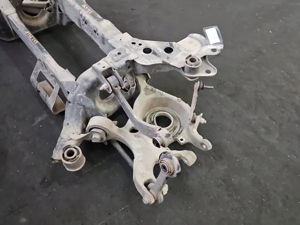 Taka-akselipalkki ja Vipu OEM IMPRK1526259 Ford Edge image 3
