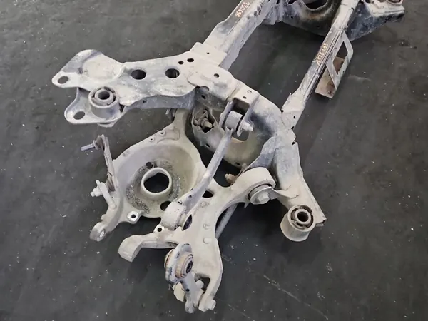 Taka-akselipalkki ja Vipu OEM IMPRK1526259 Ford Edge image 6