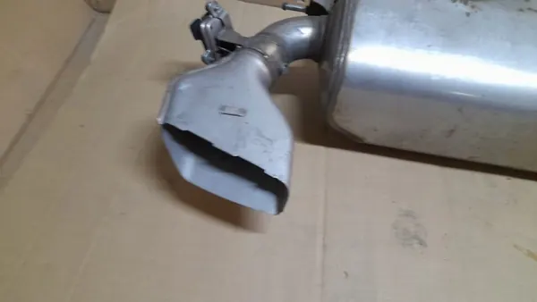 BMW 5 G30 G31 Pakopää Vaimenninpää OEM 8637728 image 3