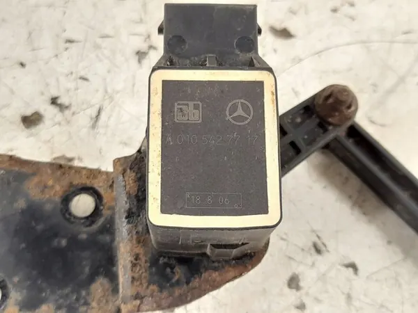 Sensor de suspensão dianteira direita Mercedes-Benz GL X164 2007 OEM A1643200832 image 2