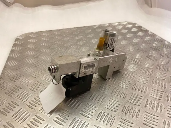 Jaguar I-Pace 2020 A/C Expansionsventil OEM J9D36C584AA image 3