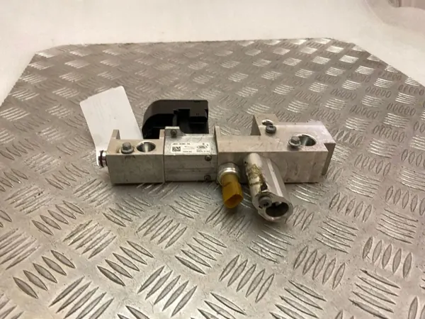 Jaguar I-Pace 2020 A/C Expansionsventil OEM J9D36C584AA image 4