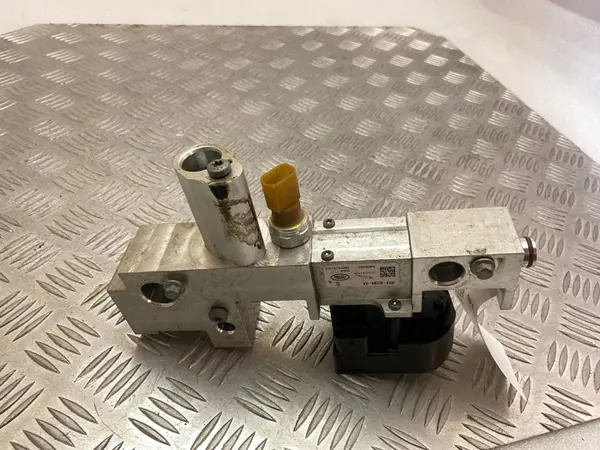Jaguar I-Pace 2020 A/C Expansionsventil OEM J9D36C584AA image 5