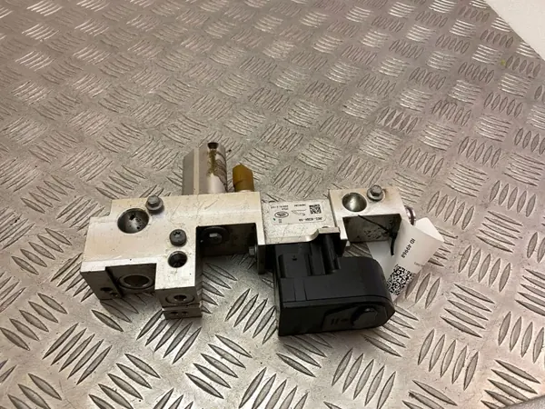 Jaguar I-Pace 2020 A/C Expansionsventil OEM J9D36C584AA image 6