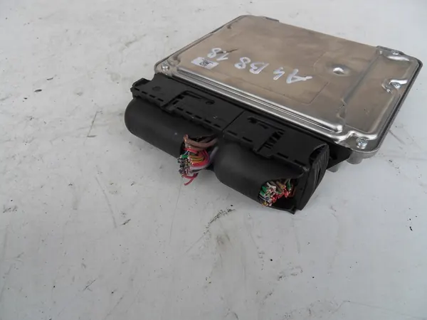 AUDI A4 B8 2007-2011 1.8 TFSI Motorstyrenhet OEM image 4