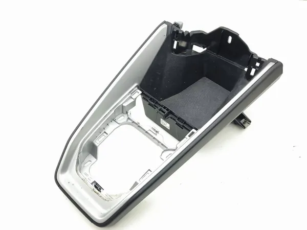 Cadre gauche Audi A1 2022 OEM 82C864981 image 2